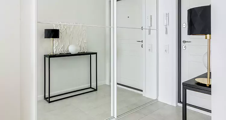 Mirrored Bifold Closet Doors Repair in Brandon, FL