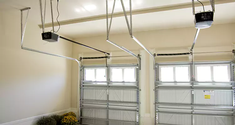 Residential Emergency Garage Door Repair in Brandon, FL