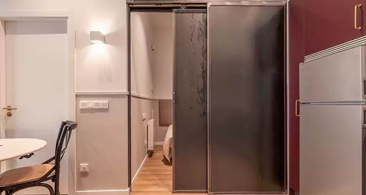 We Fix Closet Sliding Door in Brandon, FL