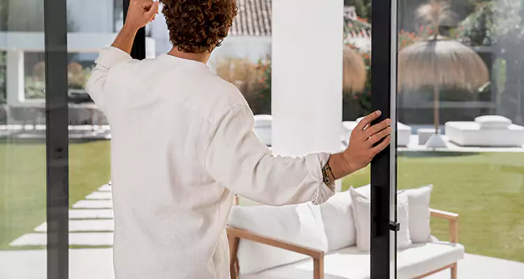 Sliding Screen Door Maintenance for Closing Issues in Brandon, FL